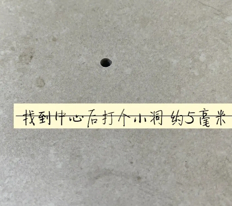 月湖瓷砖空鼓维修公司专业解答在瓷砖铺贴过程中，如果砂料搅拌不均匀，将会带来以下问题