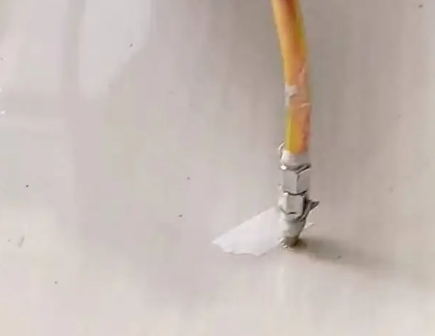 月湖瓷砖空鼓维修公司专业解答在瓷砖铺贴过程中，如果使用的砂料过粗（如全部使用了粗砂），可能会导致以下问题
